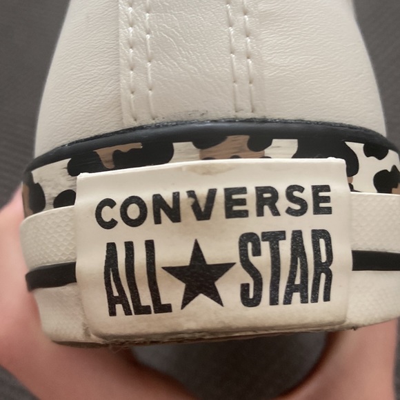 Selling brand new converse, hardly worn and in good condition. Worn twice. - Picture 5 of 8